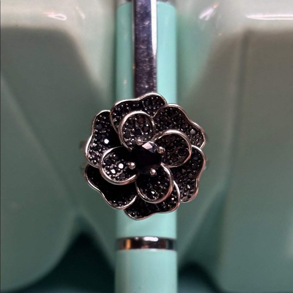 Chic Silver black spinel Floral Ring